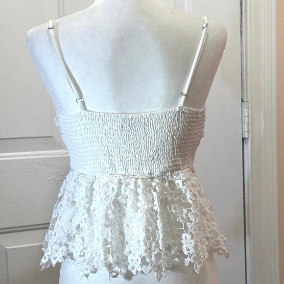 Abercrombie & Fitch lace crop top, size M. Cute over jeans, skirts, or shorts. - Picture 3 of 8